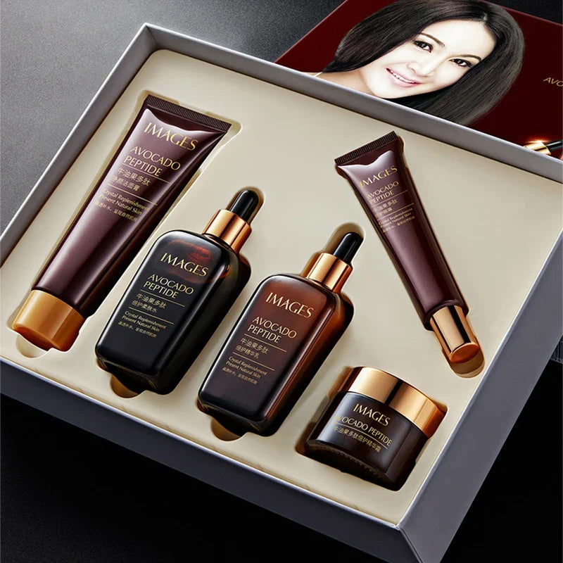 Kit skincare viso all’avocado con detergente, siero e crema