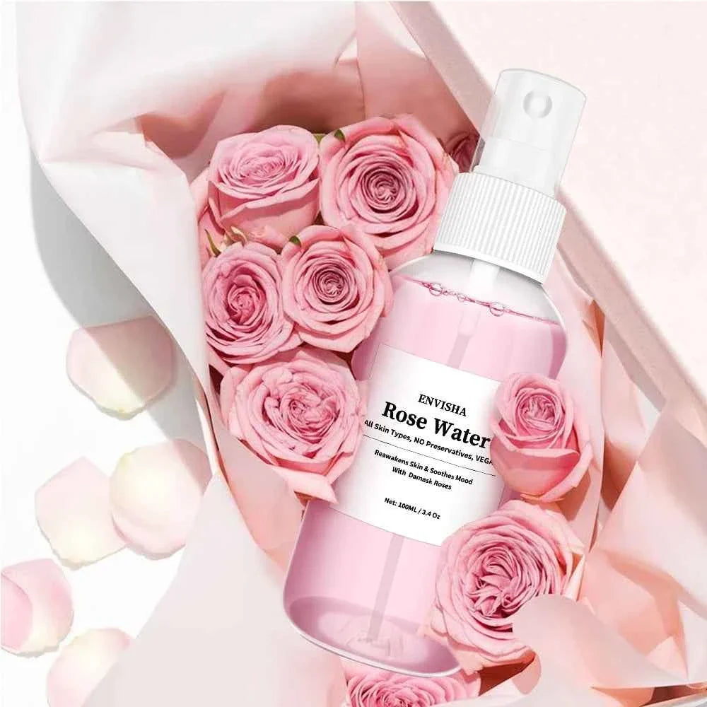 Flacone di essenza di rose per idratare la pelle del viso